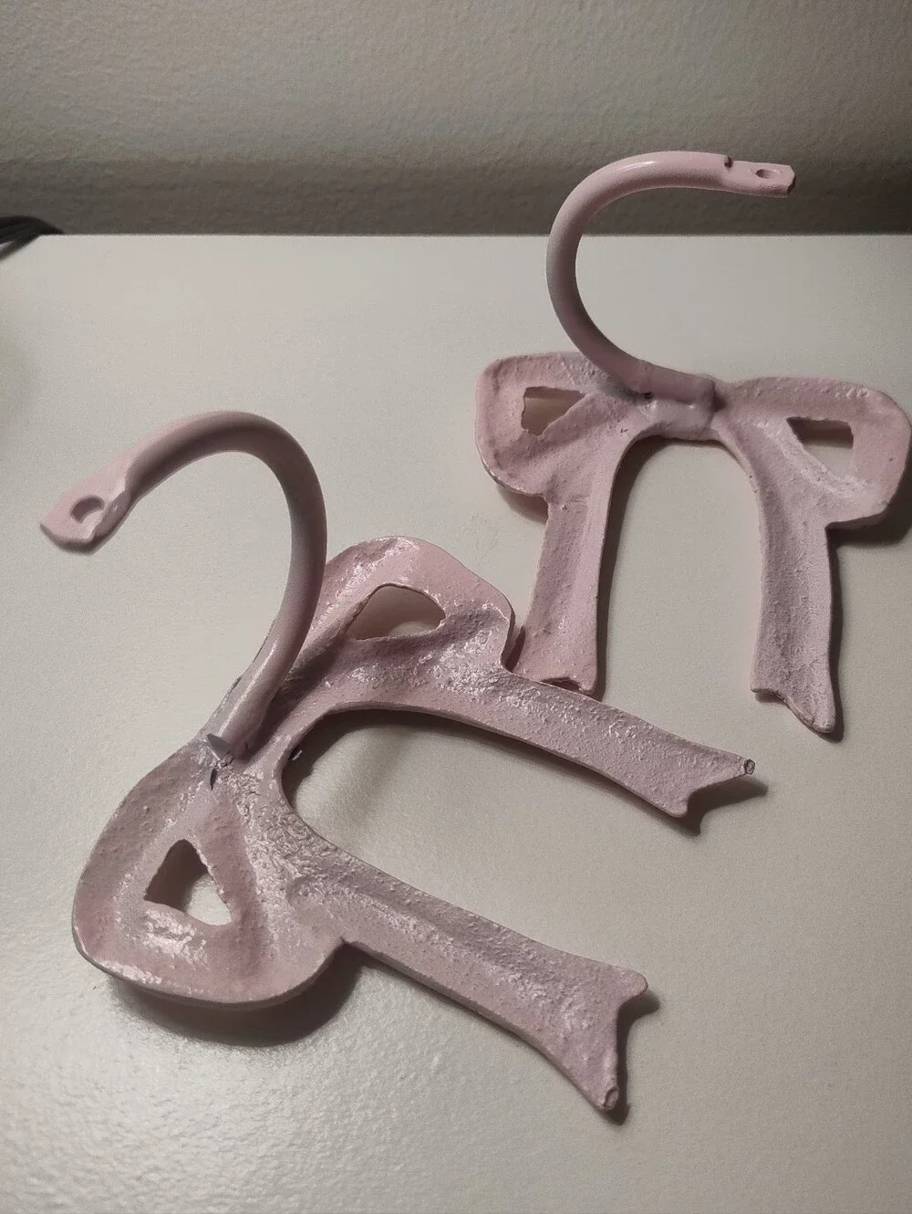 Vintage Tender Heart Treasures Painted Pink Bow Curtain Tiebacks 60175